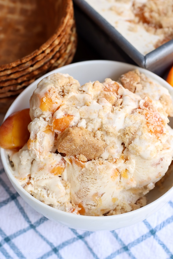 homemade peach cobbler ice cream