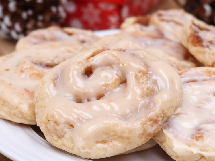 soft cinnamon roll cookies