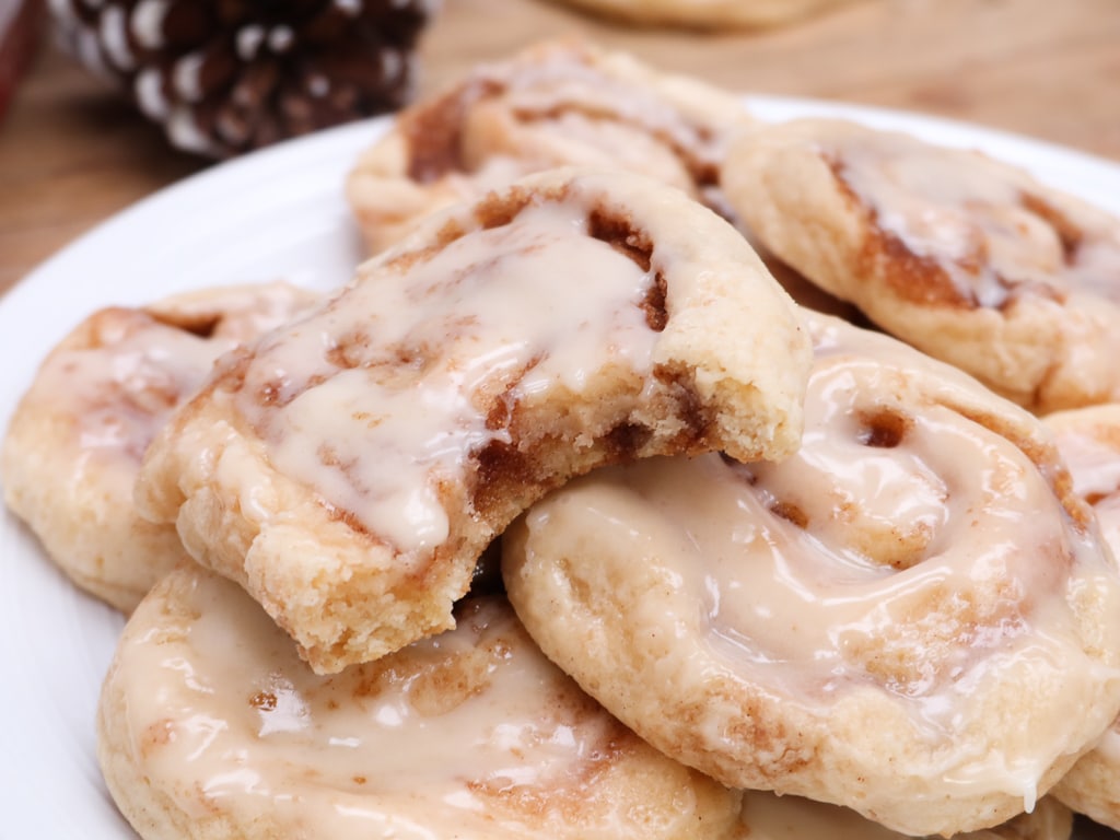 soft cinnamon roll cookies