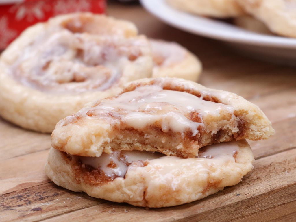 soft cinnamon roll cookies