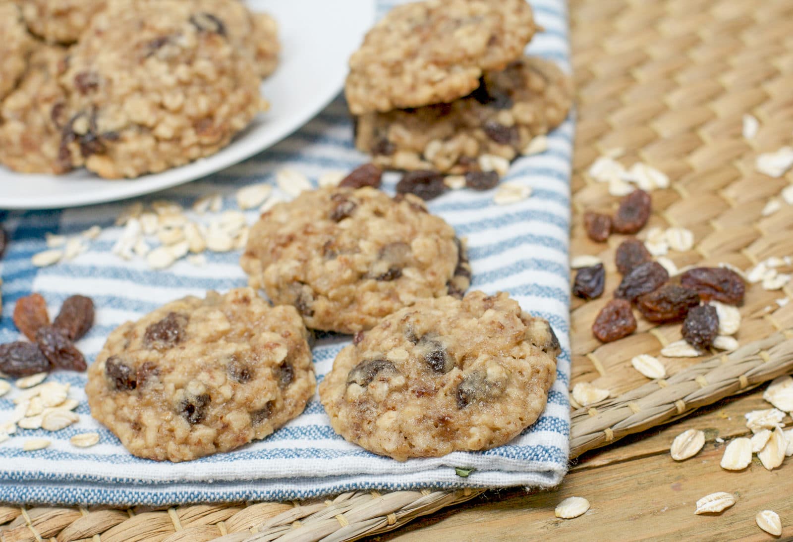 vegan oatmeal raisin cookies